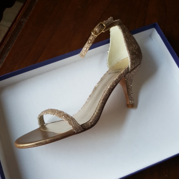 16:01 - Stuart Weitzman Strap Ankle Heels - Picture 6 of 15